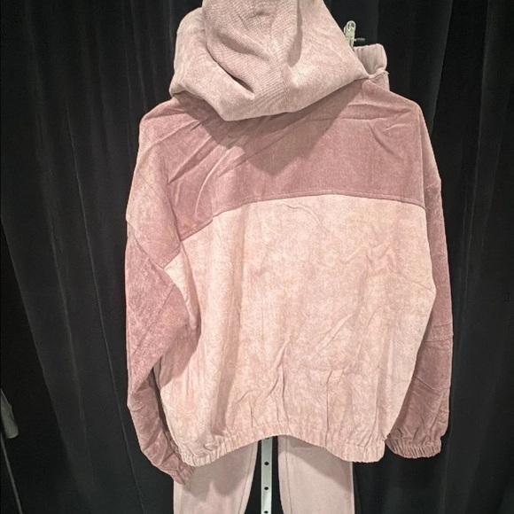 Hem & Thread two piece set size, small medium, and large - Picture 3 of 6